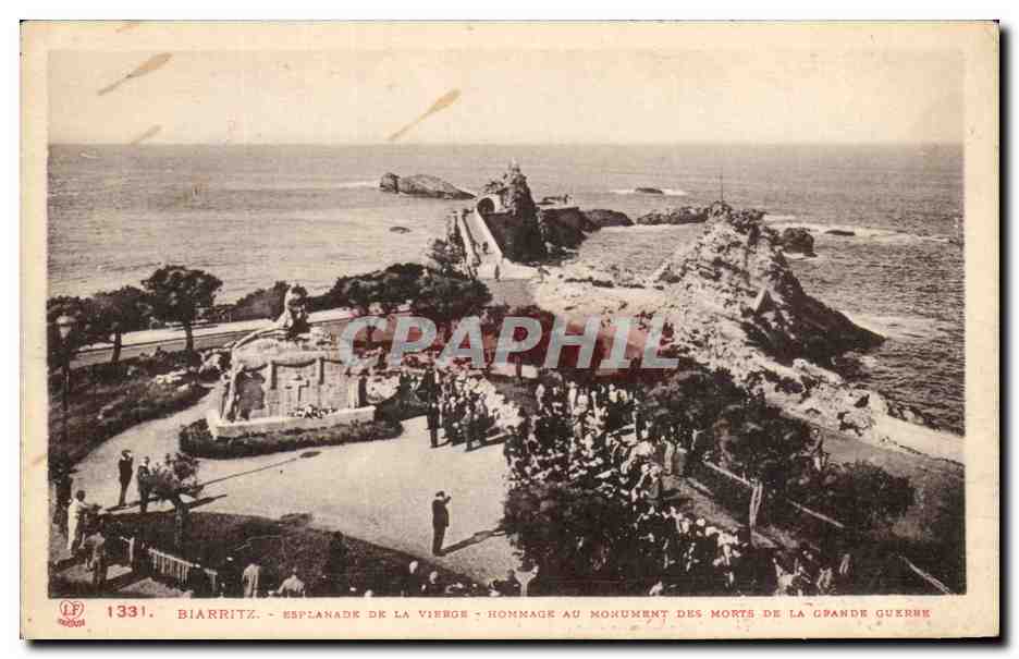 CPA Biarritz Esplanade De La Vierge Hommage au monument des morts de la grande guerre