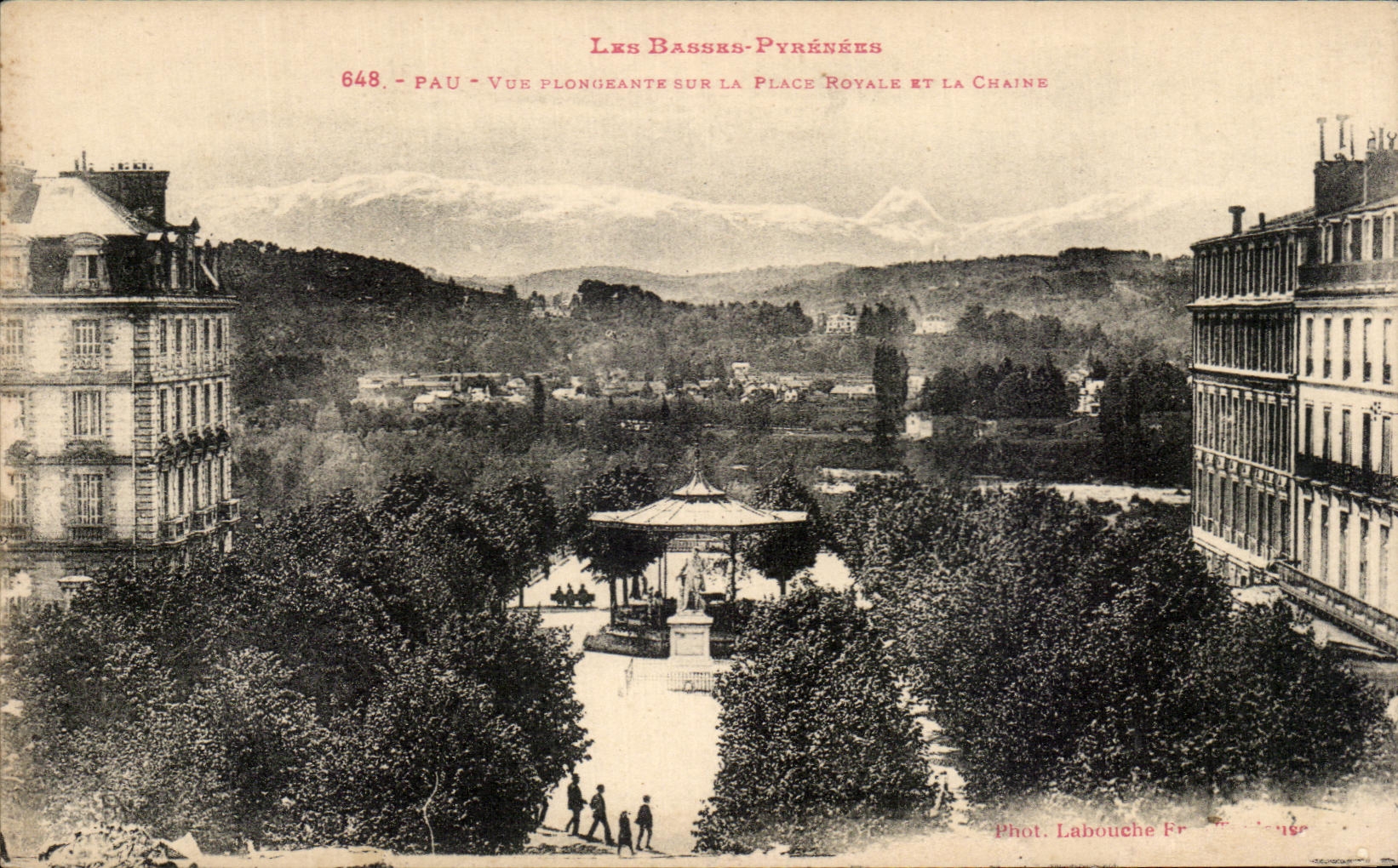 CPA Les Basses Pyrenees Pau Vue Sur La Place Royale et la chaine 