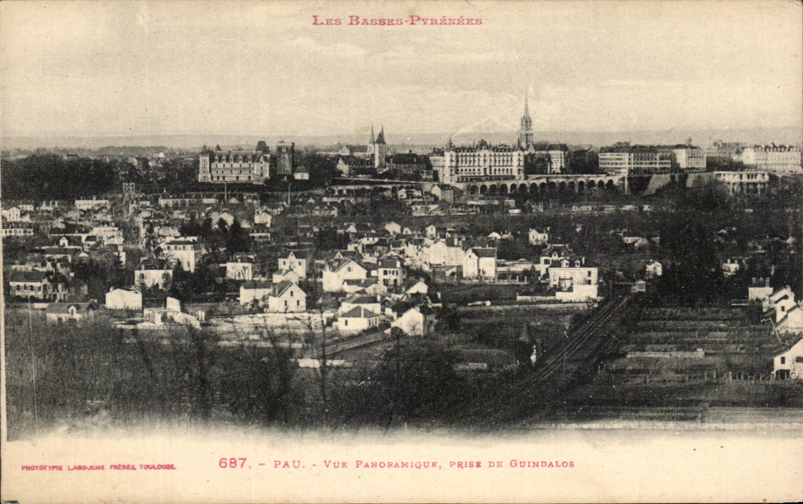 CPA Les Hautes Pyrenees Pau vue Panoramaque prise de Guindalos 