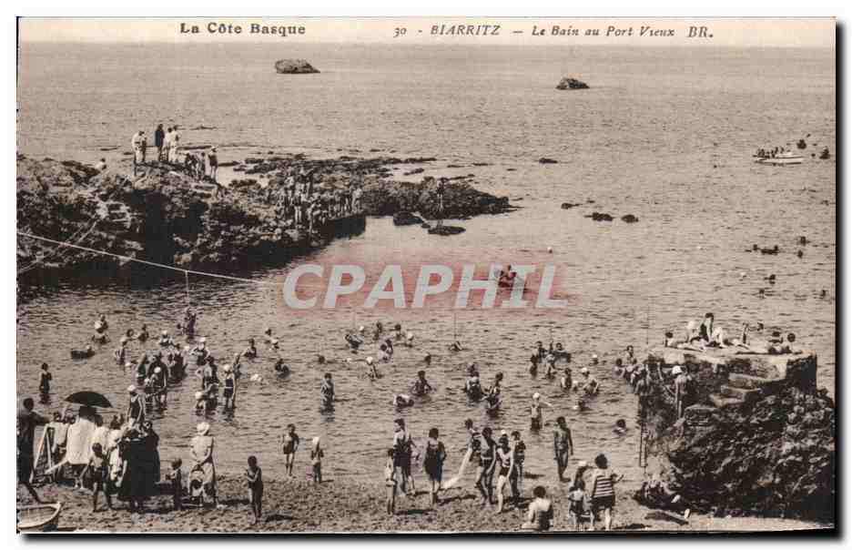 CPA La Cote Basque Biarritz Le Bain au Port Vieux