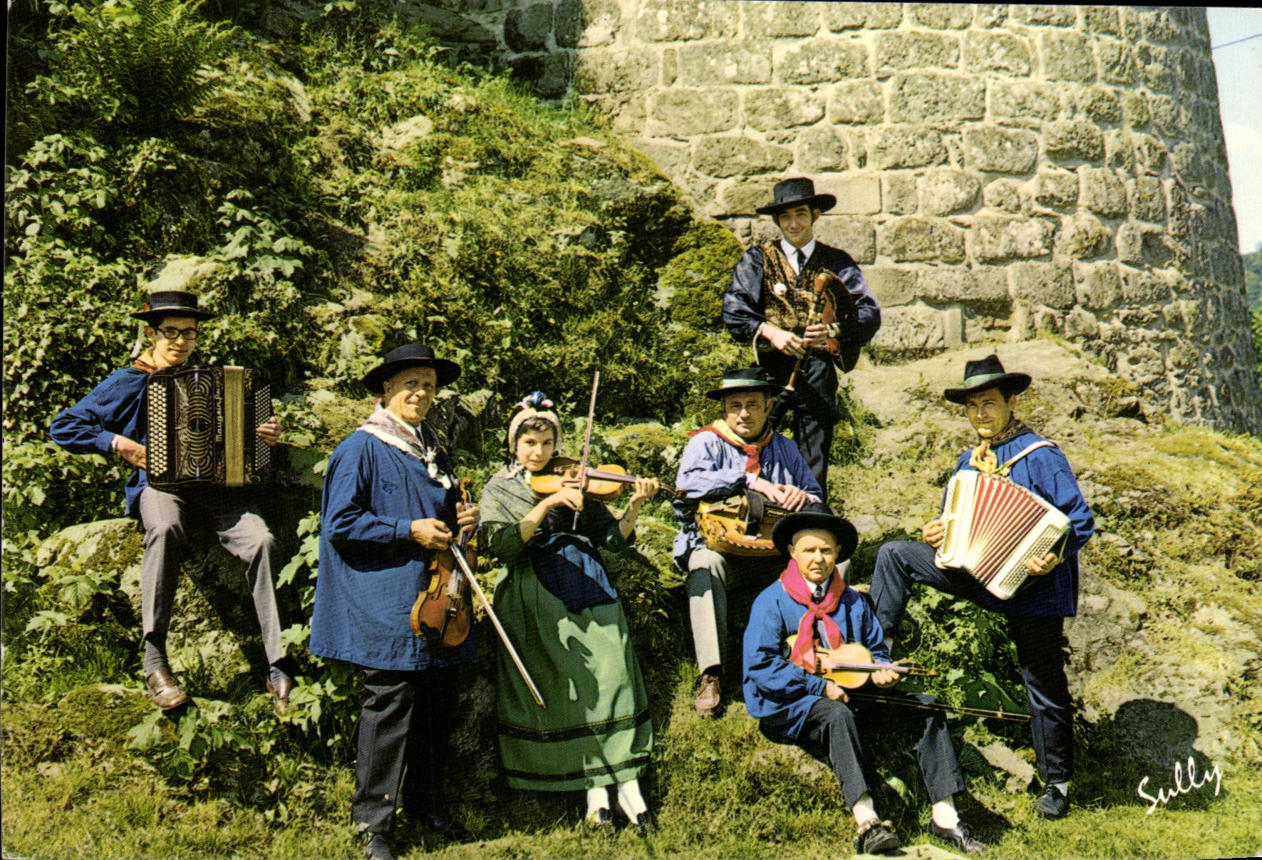 CPM Auvergne Limousin Le Groupe flokloriqe Les Gounauds de Bort L'Orchestre Folklore 
