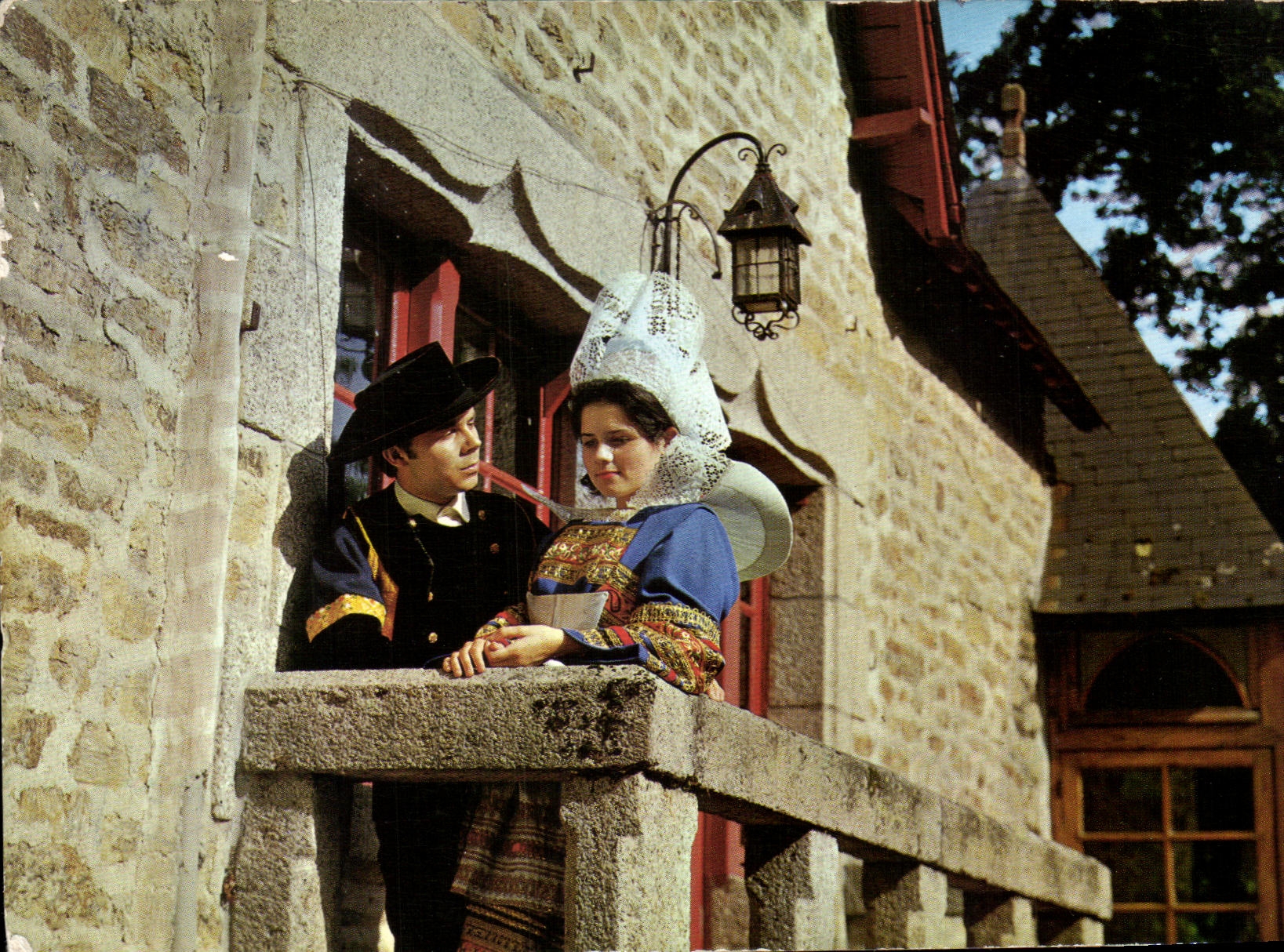 CPSM La Bretagne Pittoresque et Glazik costumes de la Cornouaille