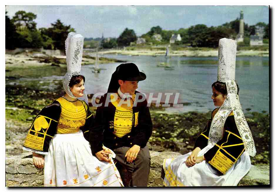 CPSM La Bretagne Pittoresque La Coprnouille Costumes Bigoudens