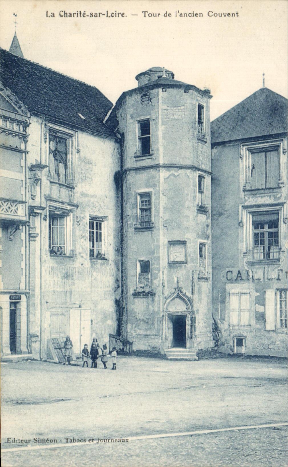 CPA La Charite sur Loire Tour de I'Ancien Couvent Enfants
