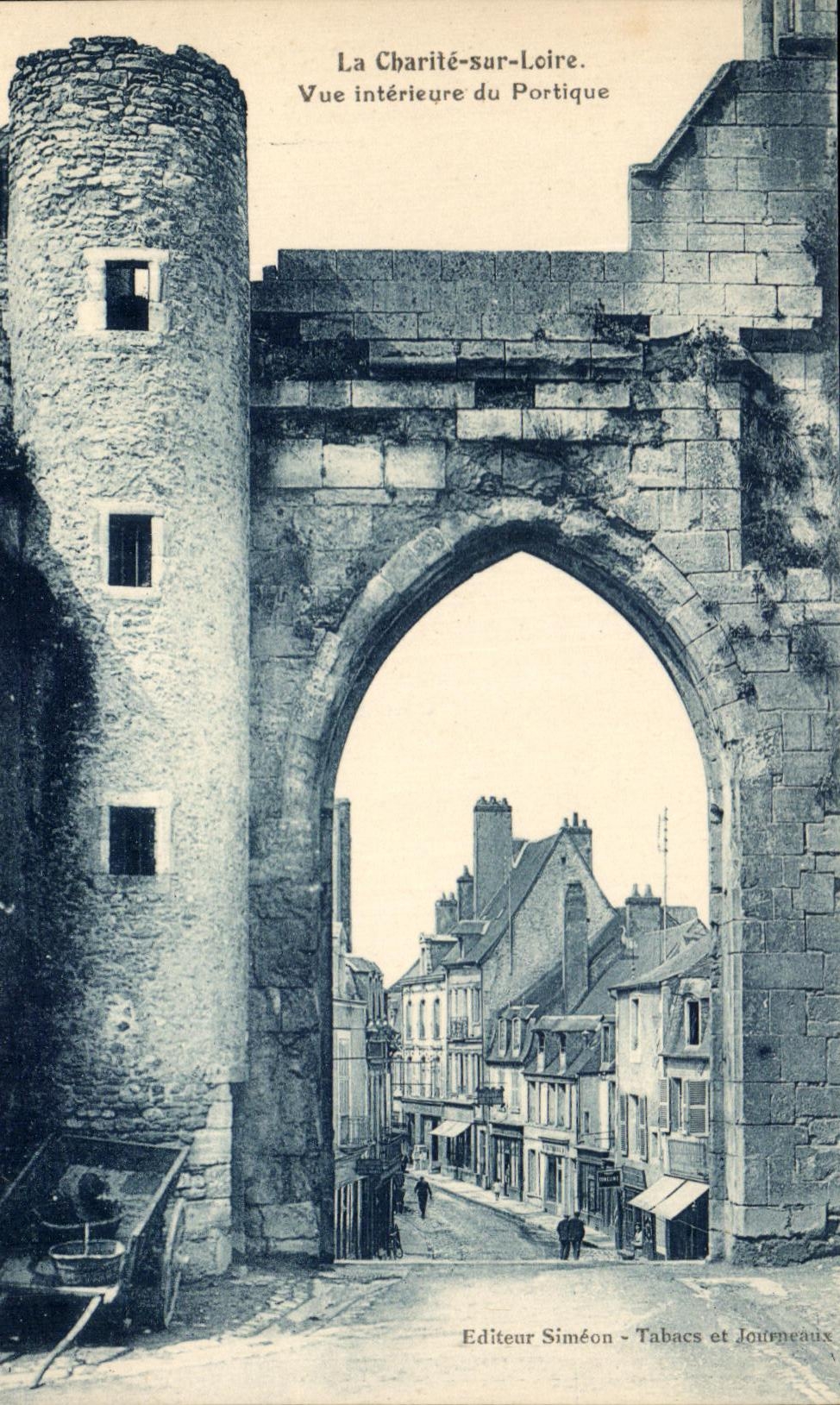 CPA La Charite Sur Loire Vue Interieure Du Portique