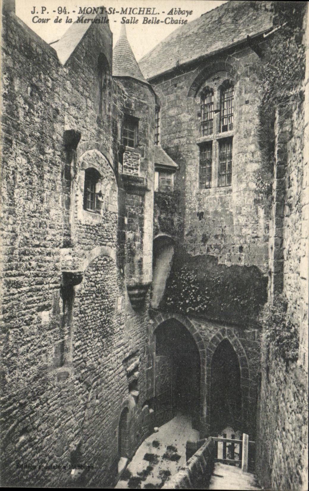 Mont-Saint-Michel - Abbaye - Cour de la Merveille - Salle Belle-Chaise
