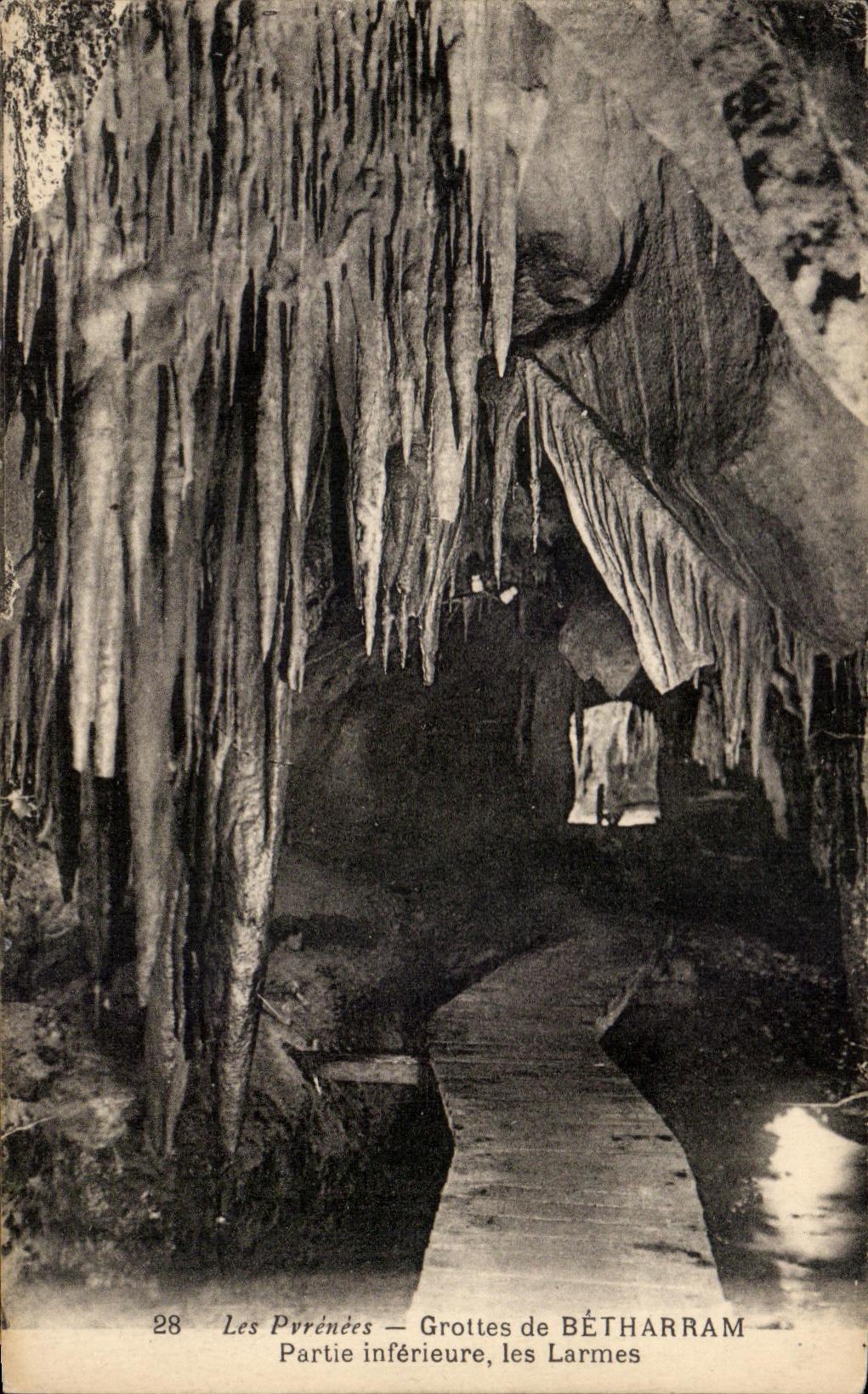 Les Pyrénées — Grottes de BÉTHARRAM — Partie inférieure, les Larmes — Phototype Hélio Français, n°28
