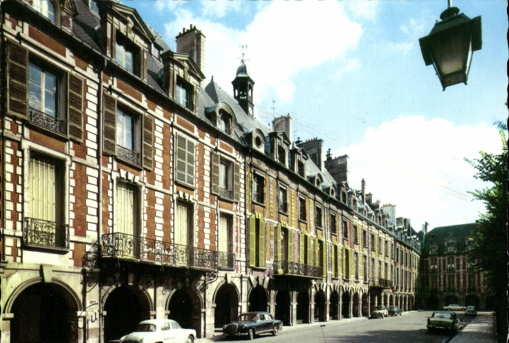 CPSM Paris et Ses Merveilles Quartier du marais La Plavce des Vosges