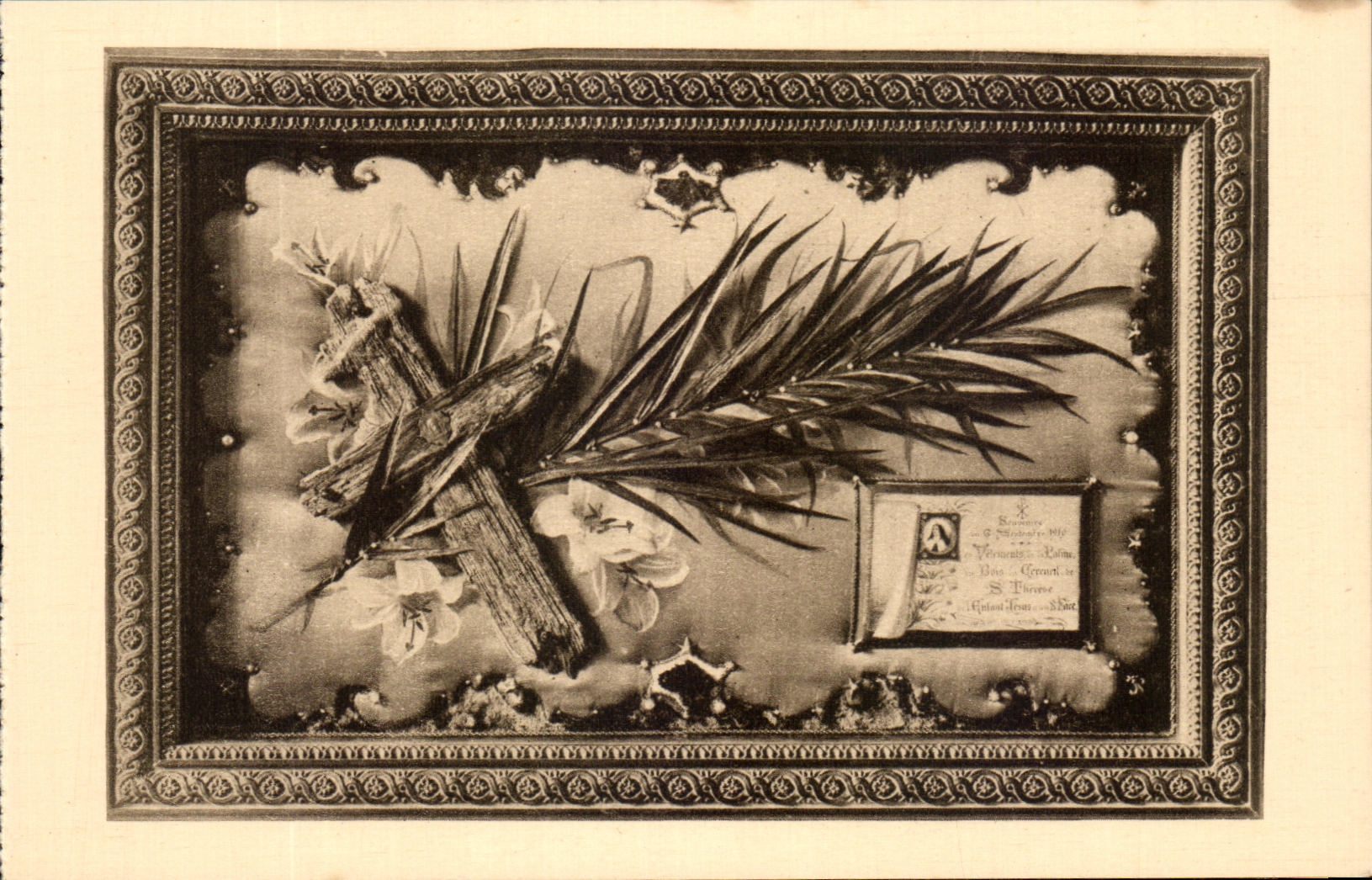 CPA Palme retrouvee intacte dans le cercueil de Saint Therese de l'Enfant Jesus Lisieux