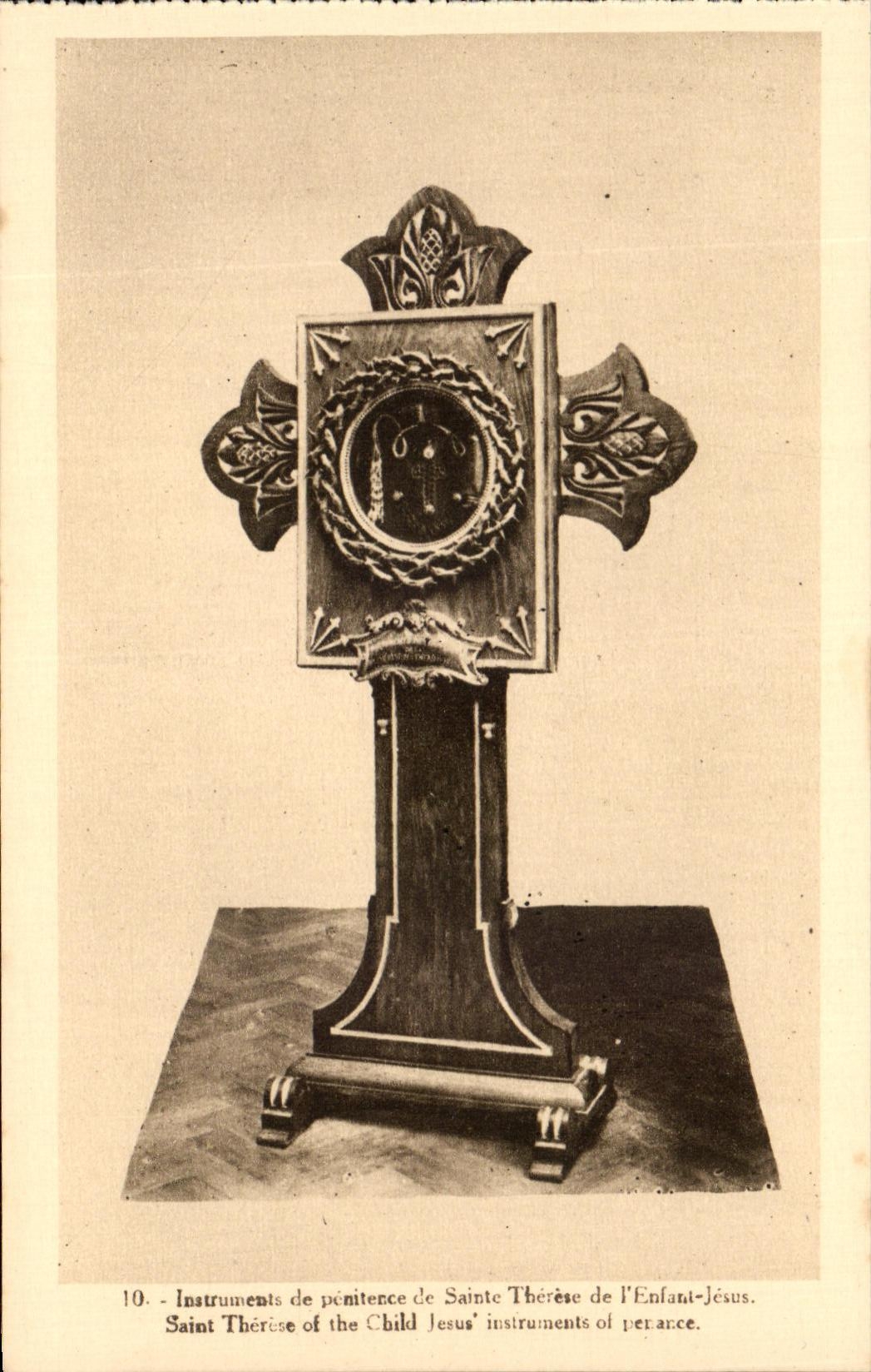 CPA Instruments de penitence de Saint Tberese de l'Enfant Jesus Lisieux