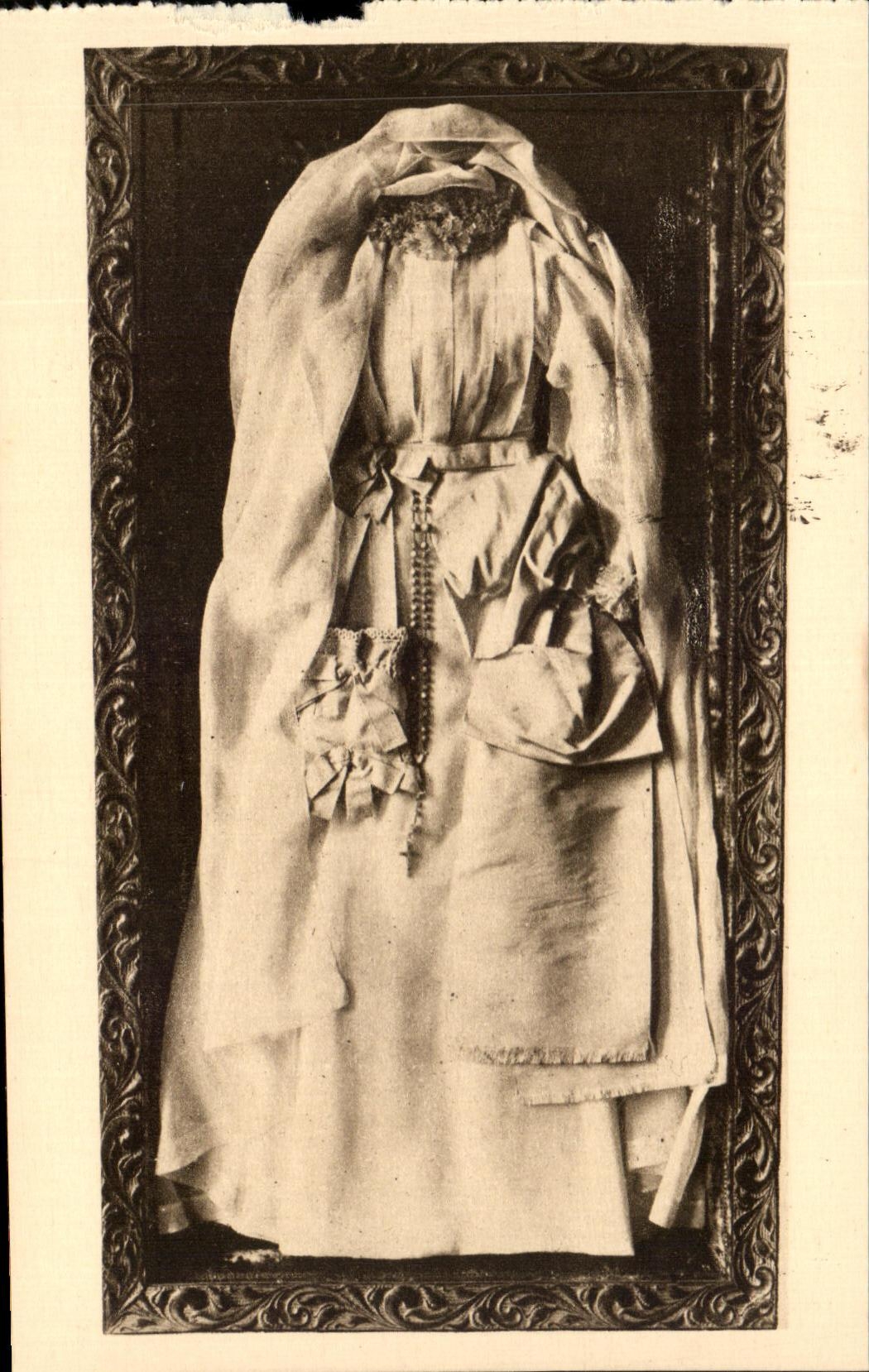 CPA Toilette de 1ee commuion de Sainte Therese de l'Enfant Jesus Lisieux