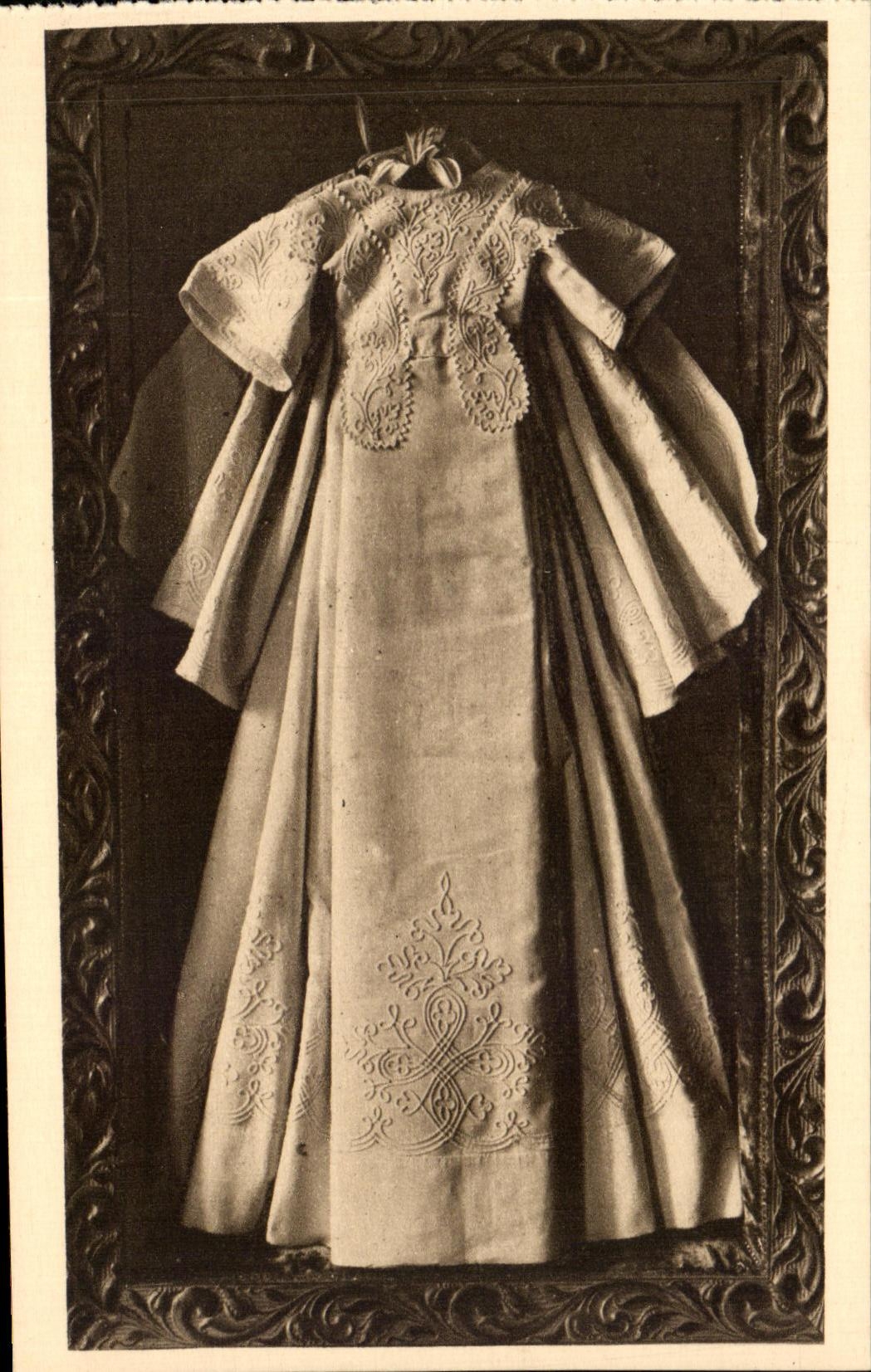 CPA Robe de bapteme de Sainte Therese de l'Enfant Jesus Lisieux