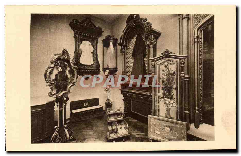 Salle des Reliques au Carmel de Lisieux — côté gauche — éditeur CPAPHIL