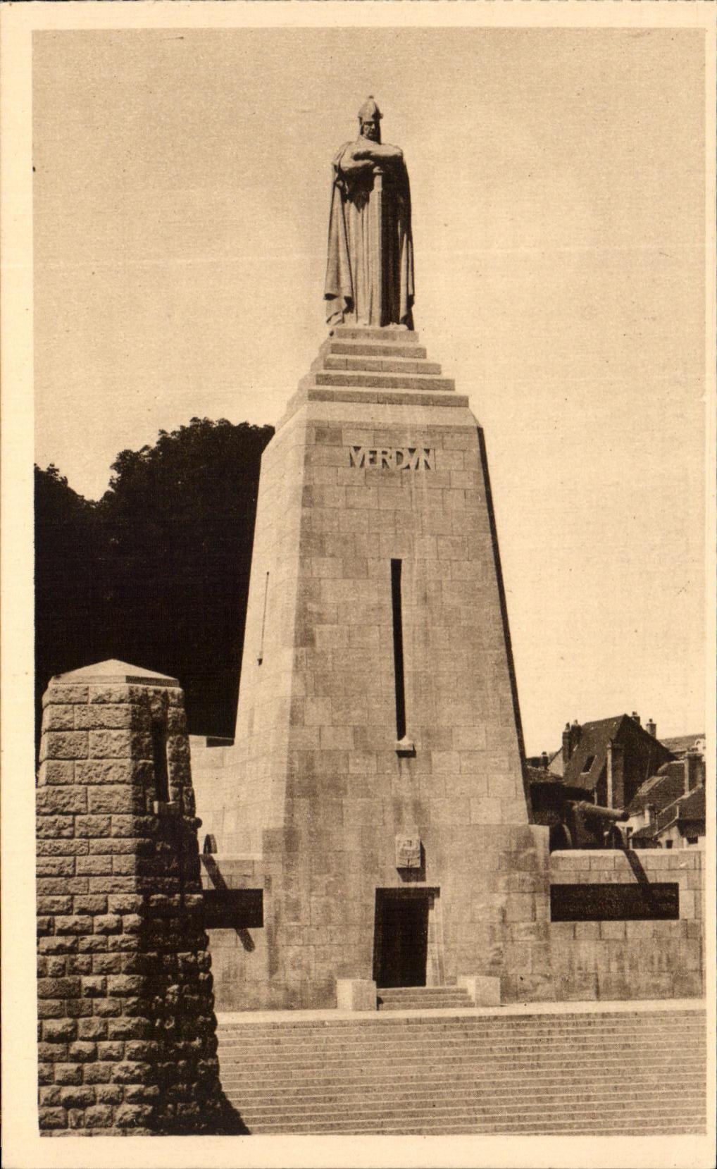 CPA Le Chevaller de la Victoire Jean Boucher sculpteur Militaria