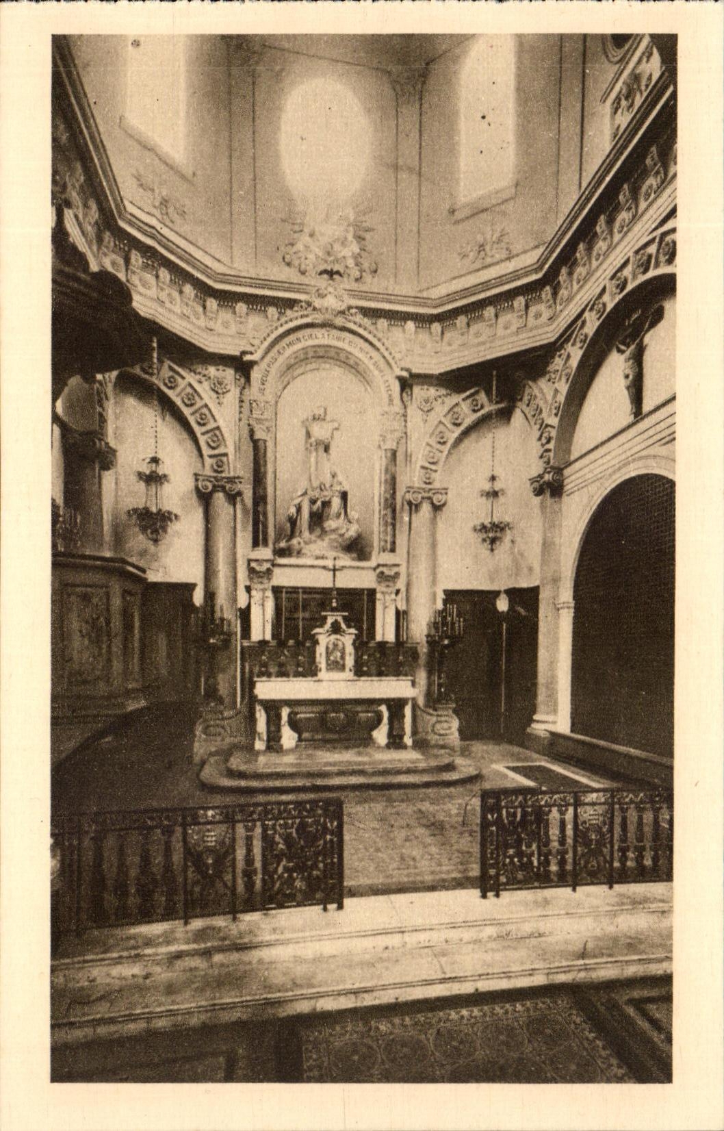 CPA La Chapelle des Carmelites de Lisieux Le Sancturaire Le Grille du Choeur