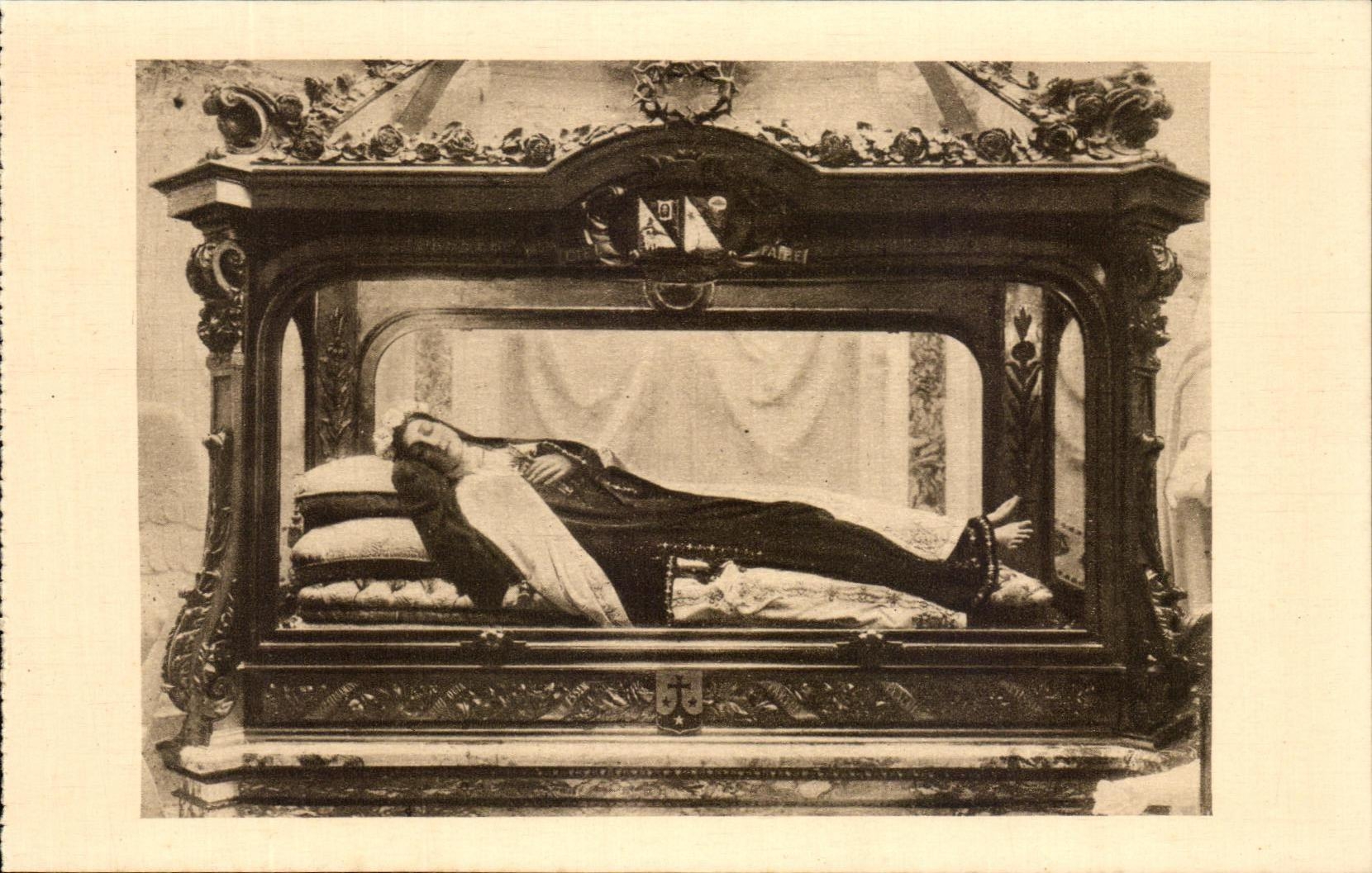 CPA Sainte Therese de l'Enfant Jesus dans sa Chasse 