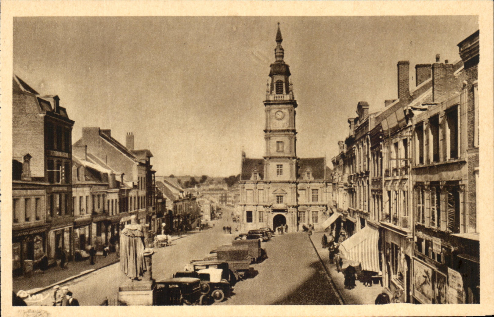 CPA Le Cateau Grand Place et Hotel de Ville
