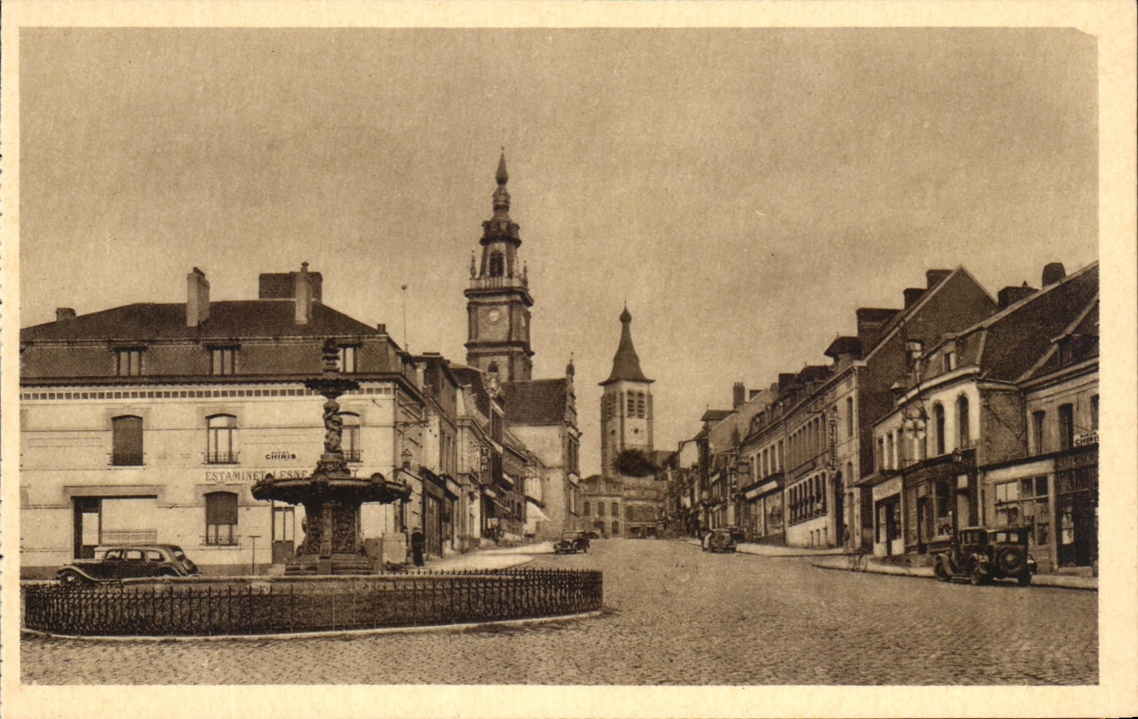 CPA Le Cateau Place Thiers et le Jet d'Eau
