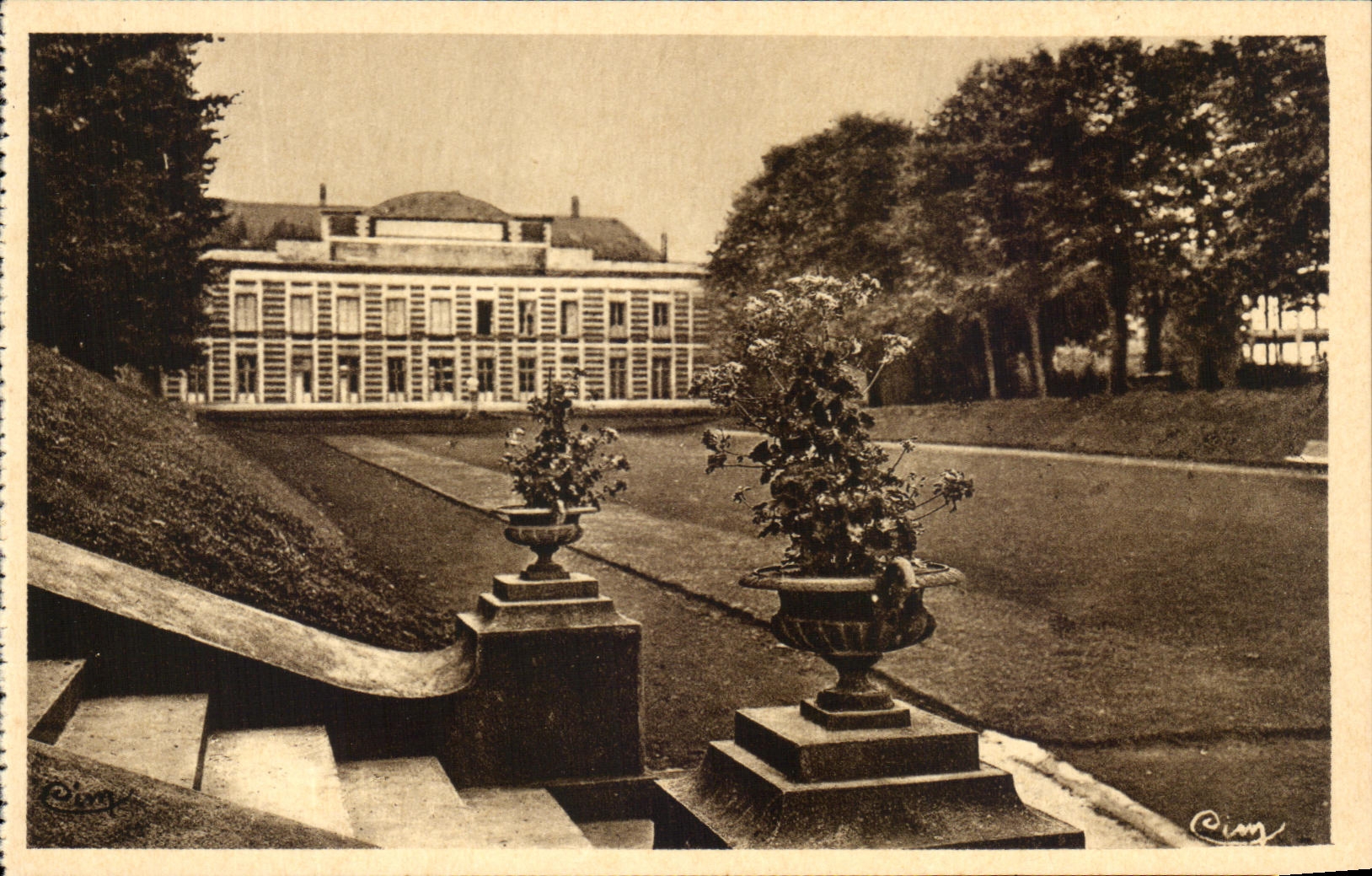 CPA Le Cateau Jardin Public Le Palais Fenelon