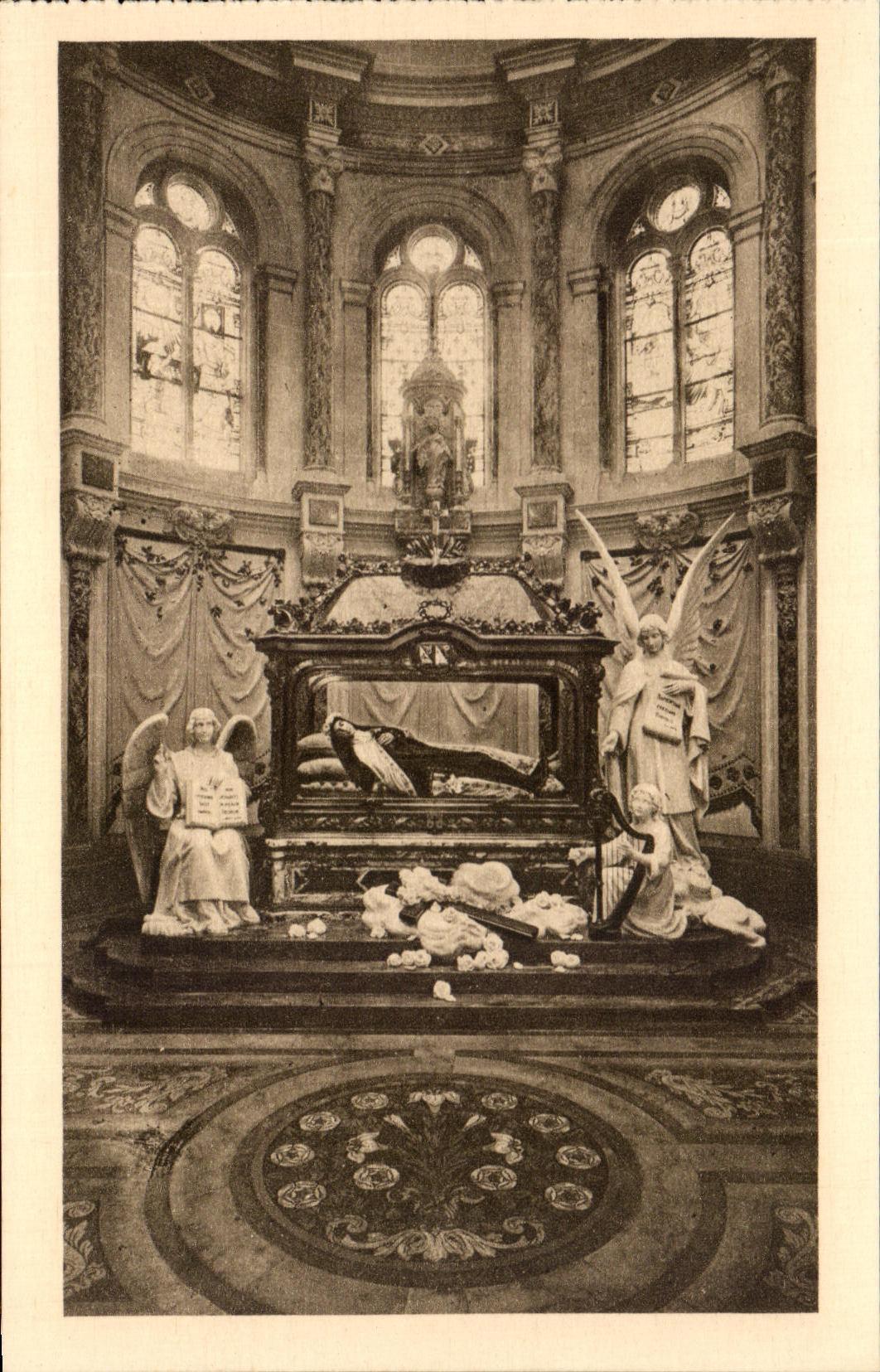 Chapelle et Châsse de Sainte Thérèse de l'Enfant-Jésus — éditeur non visible — n° de série 10