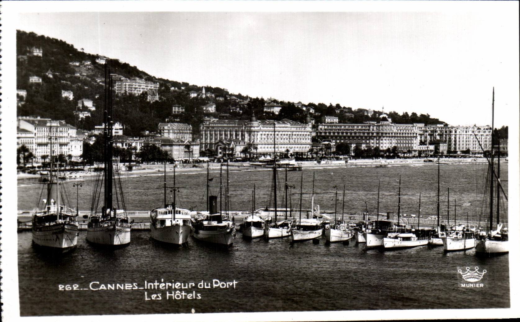 CPA Cannes Interieur Du Port Les Hotels