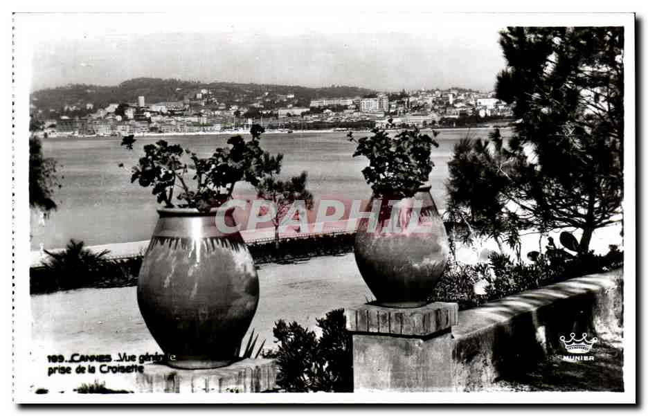 CPA Cannes Vue Generale Prise De La Croisette