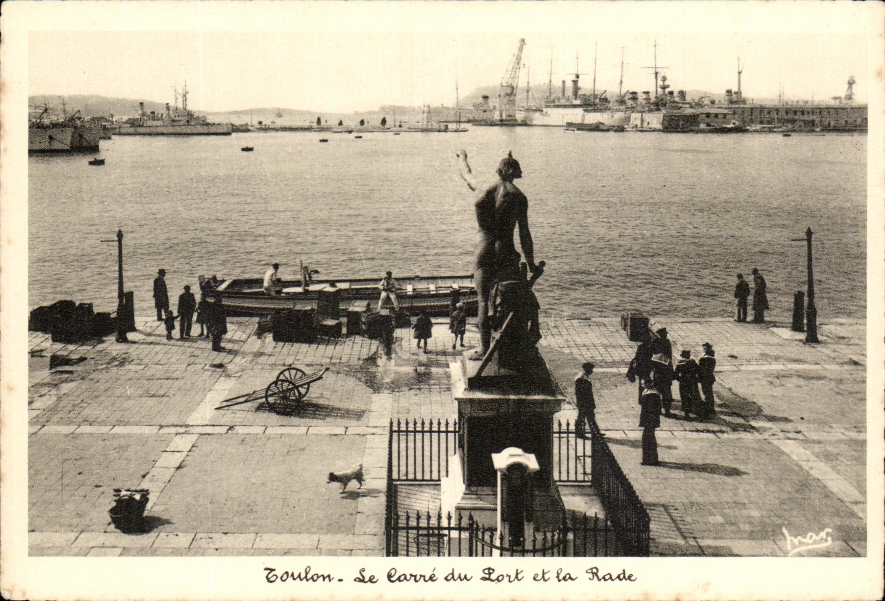 CPA Toulon Le Carre Du Port Et La Rade Bateaux 