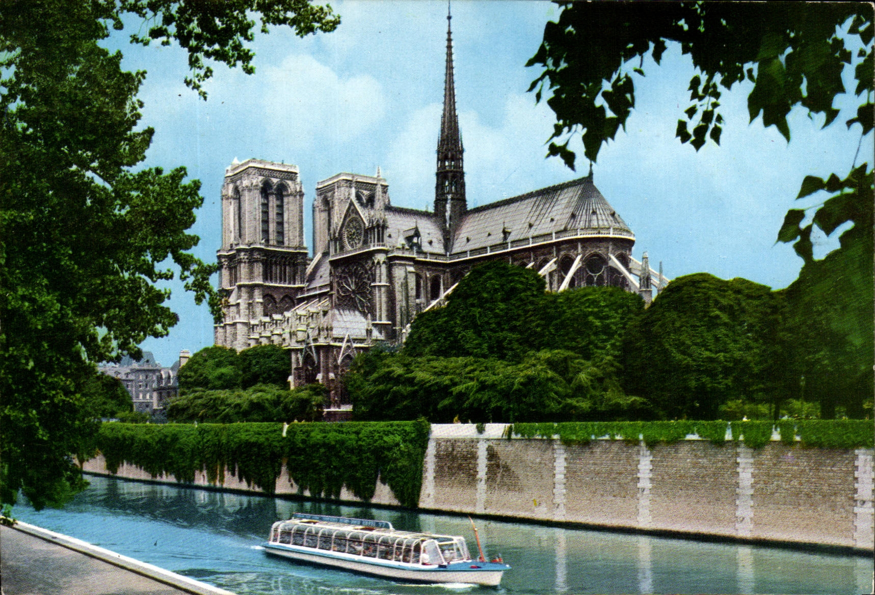Paris - La Cathédrale Notre-Dame-de-Paris et Vedette sur la Seine — Messager, n° 1048