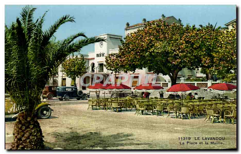 CPA Le Lavandou La Plage et la Mairie