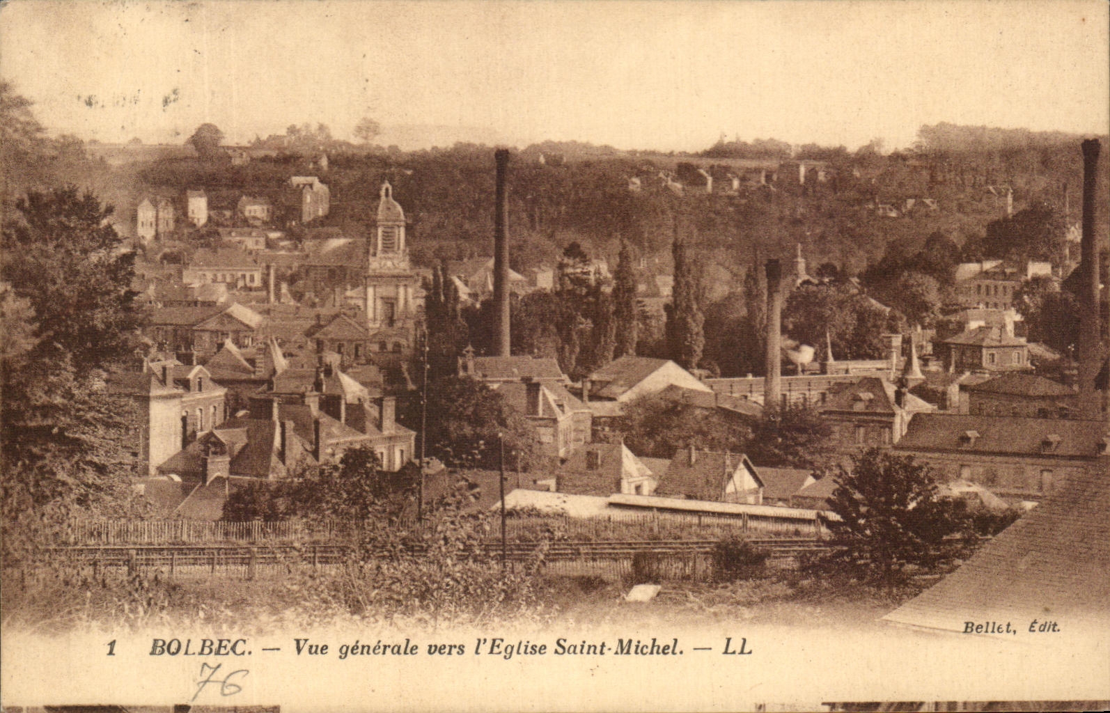 CPA Bolbec Vue generale vers l'Eglise Saint Michel