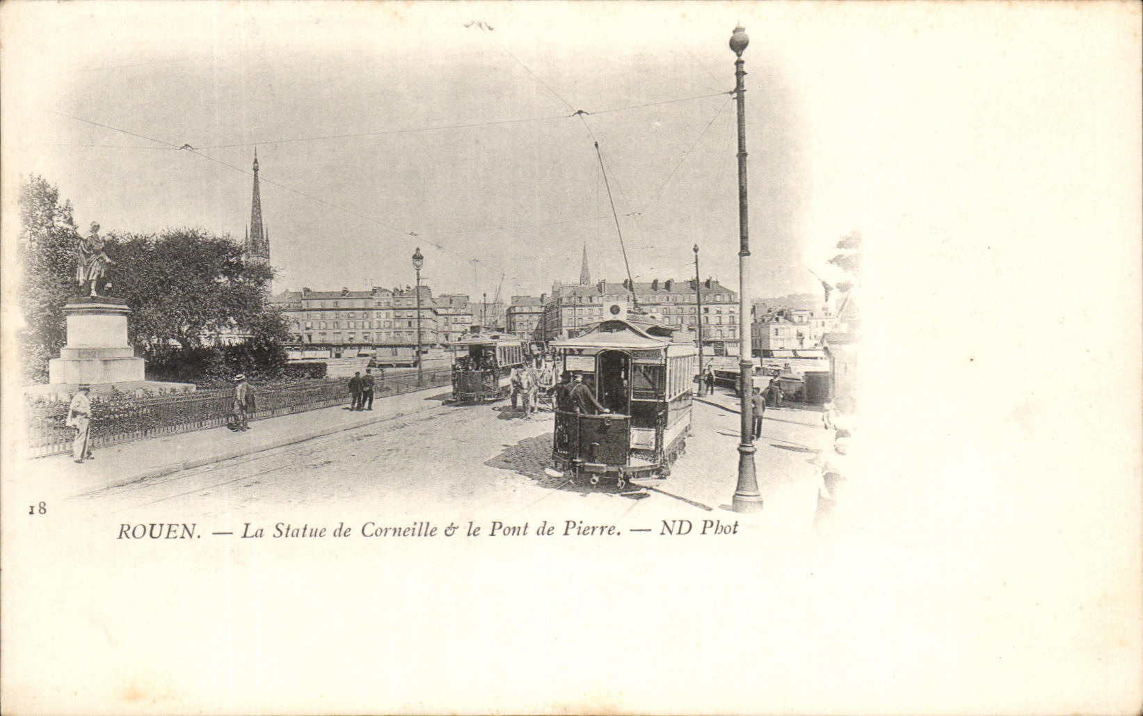 CPA Rouen La Statue de Corneille le Pont de Pierre Tramways