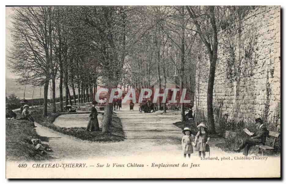 CPA Chateau Thierry Sur Le Vieux Chateau Emplacement des Jeux Enfants