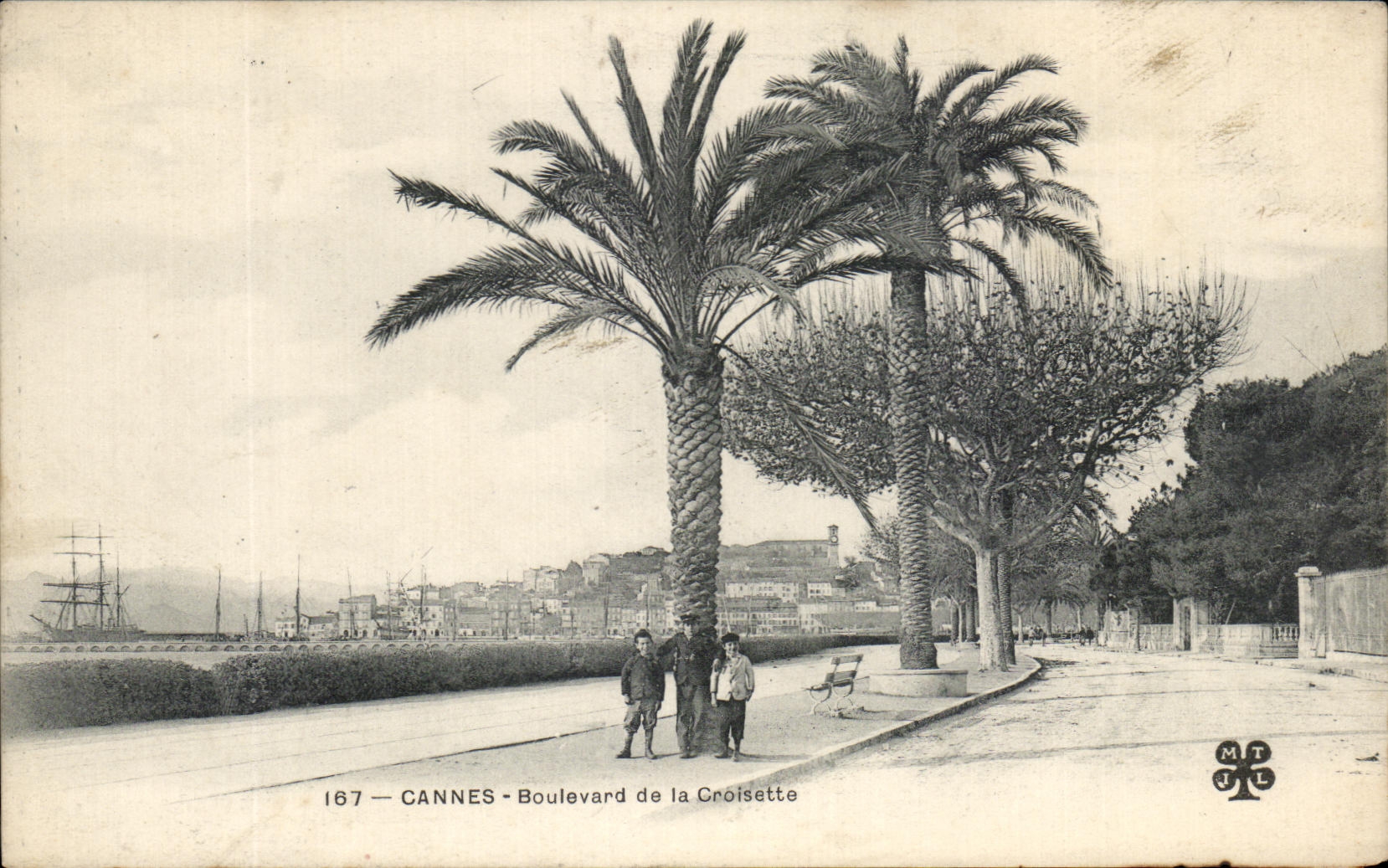 CPA Cannes Boulevard de la Croisette Enfants Bateau