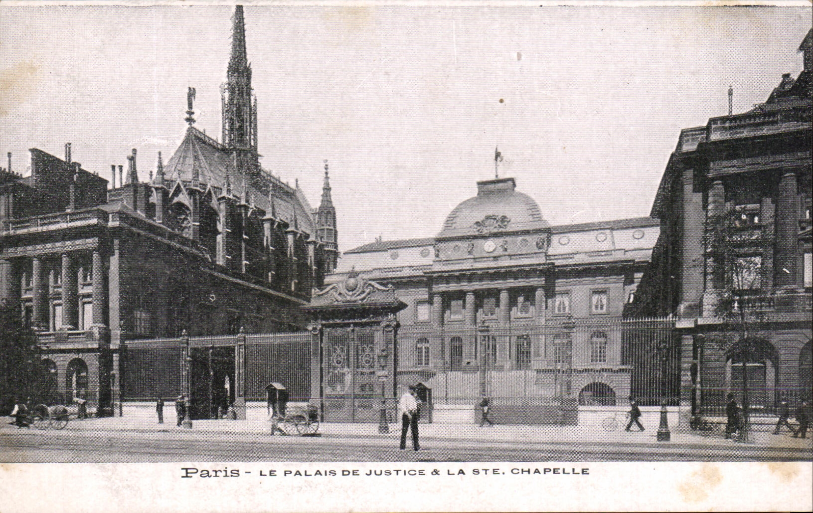 CPA Paris Le Palais De Justice La Ste Chapelle