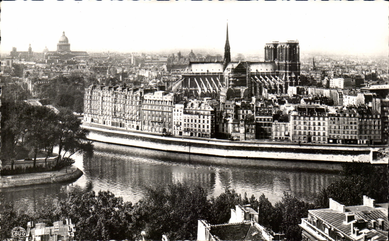 Paris - Panorama de la Cité — Éditions du Globe, n°8