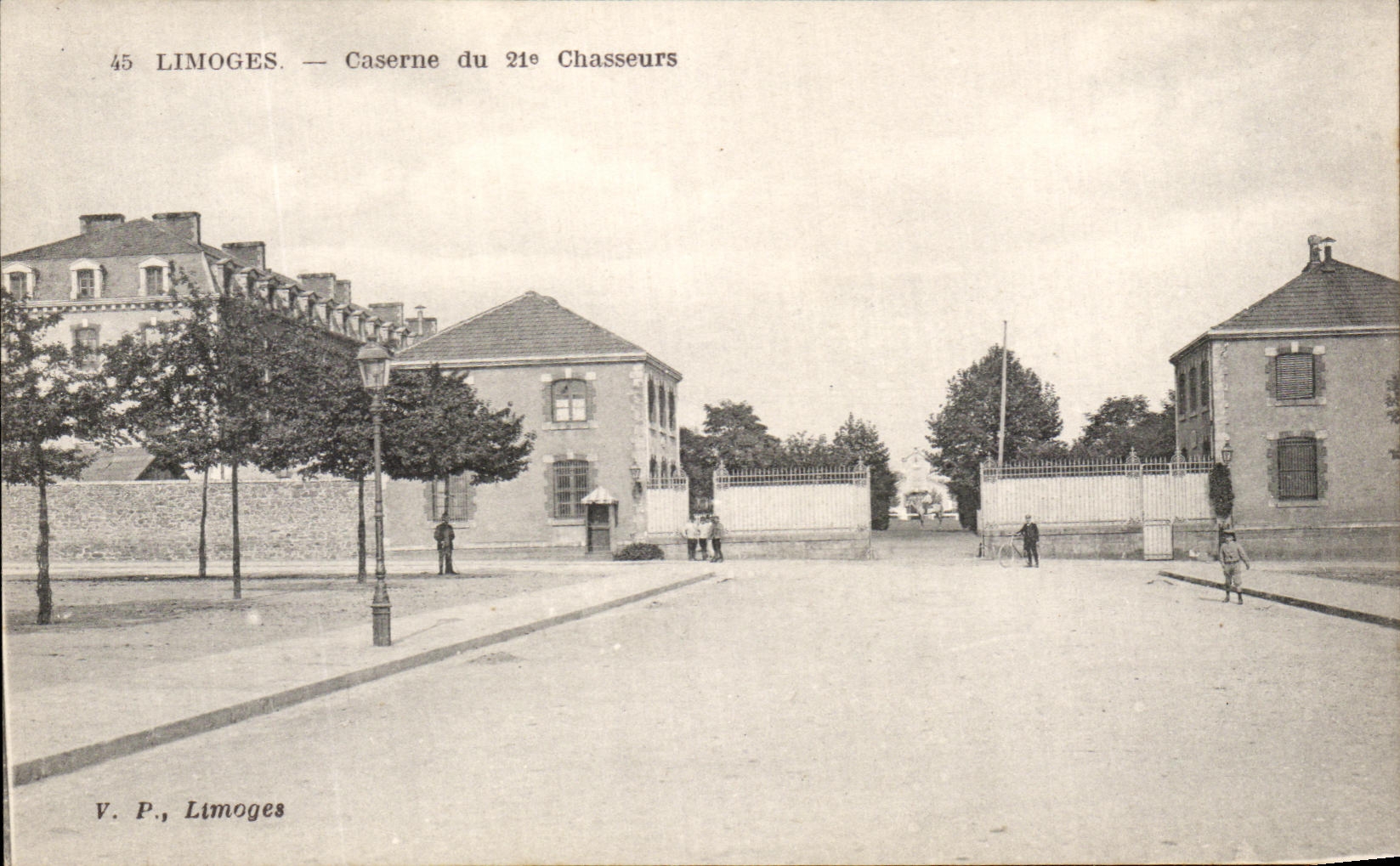 CPA Limoges Caserne du 21eme chasseurs Militaria