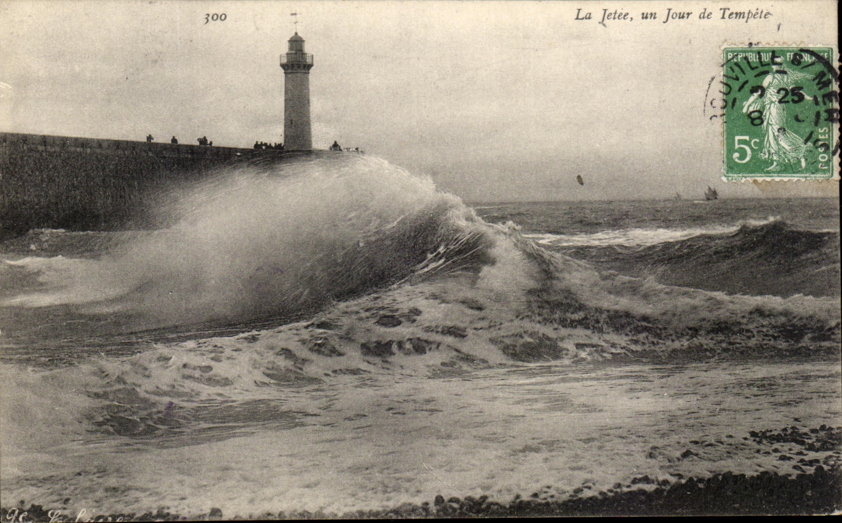CPA Le Jetee Un Jour De Tempete