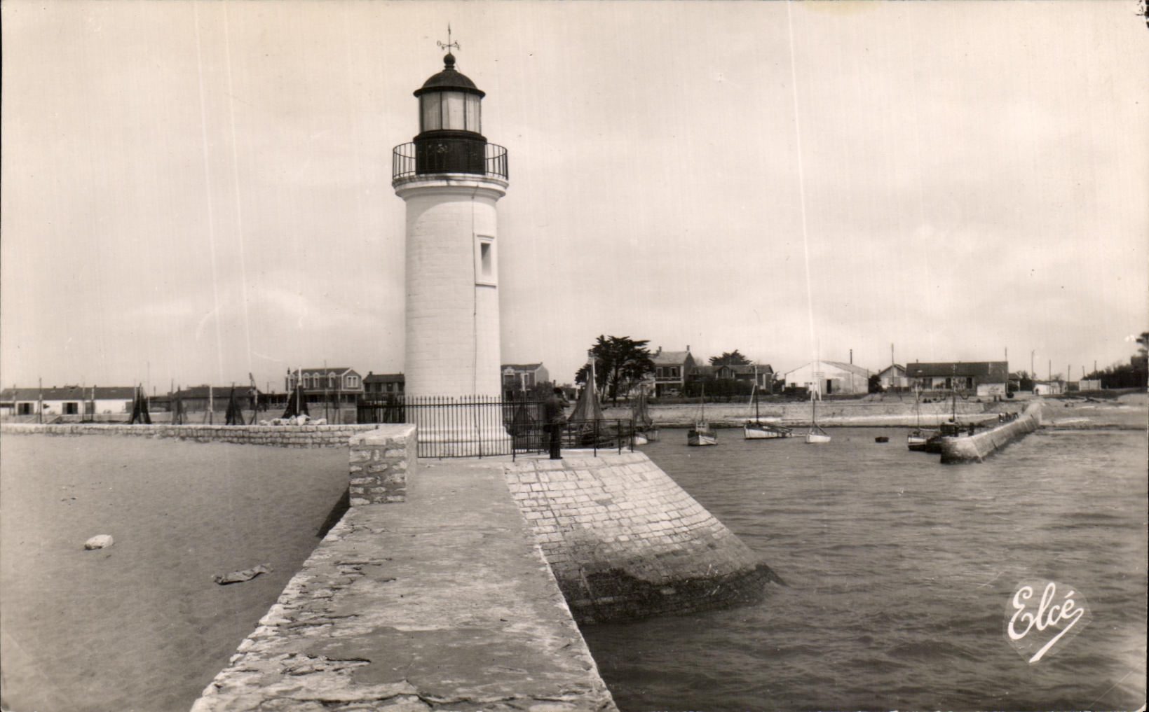 Ile d'Oléron — Le phare et l'entrée du port — L. Chatagneau, n°2.968