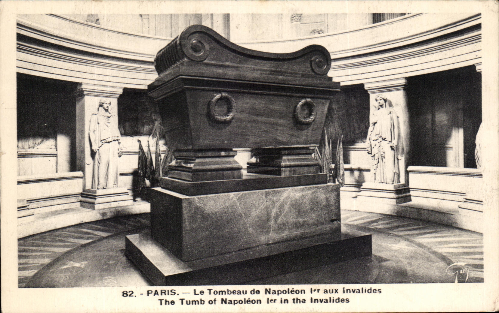 CPA Paris Le Tombeau de Napoleon 1er aux Invalides