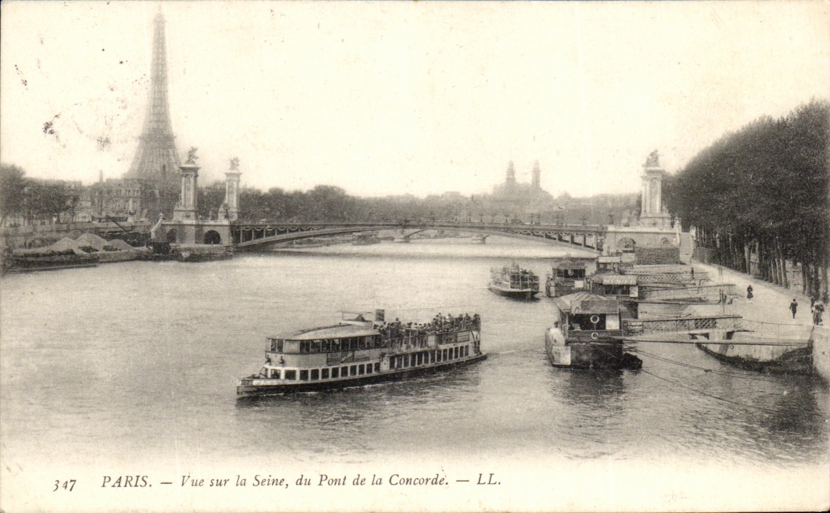 CPA Paris Vue sur la Seine du Pont de la Concorde Tour Eiffel Peniche 