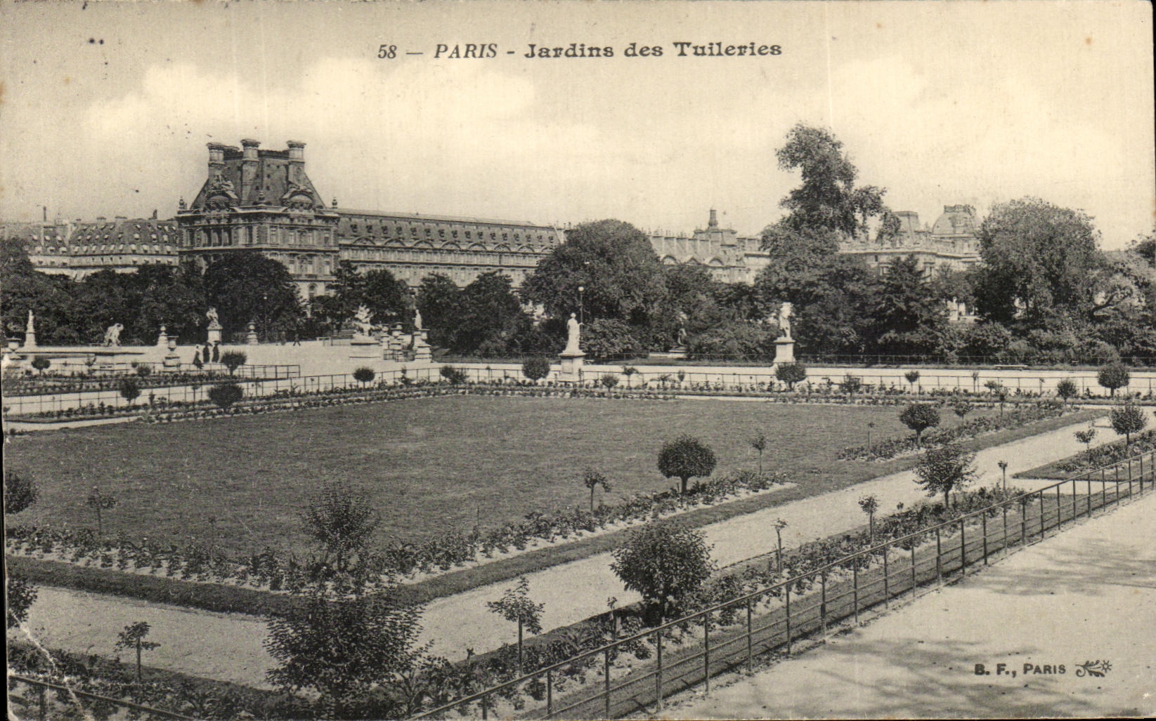 CPA Paris Jardins des Tuileries Louvre