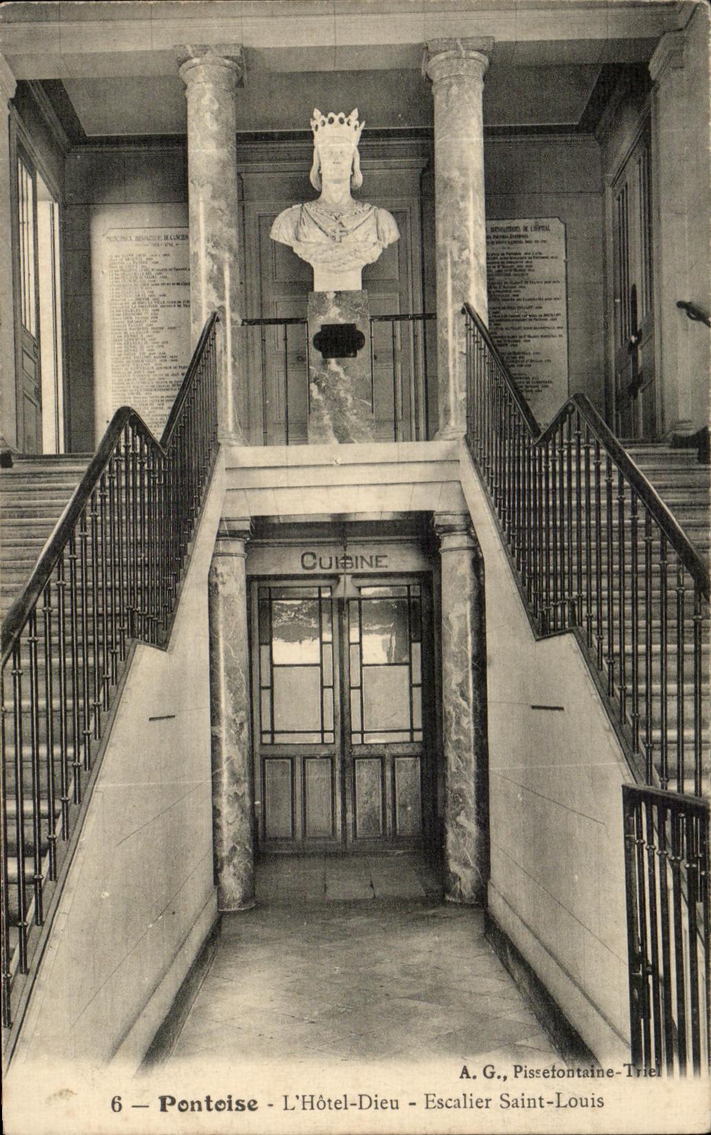 CPA Pontoise L'Hotel Dieu Escalier Saint Louis