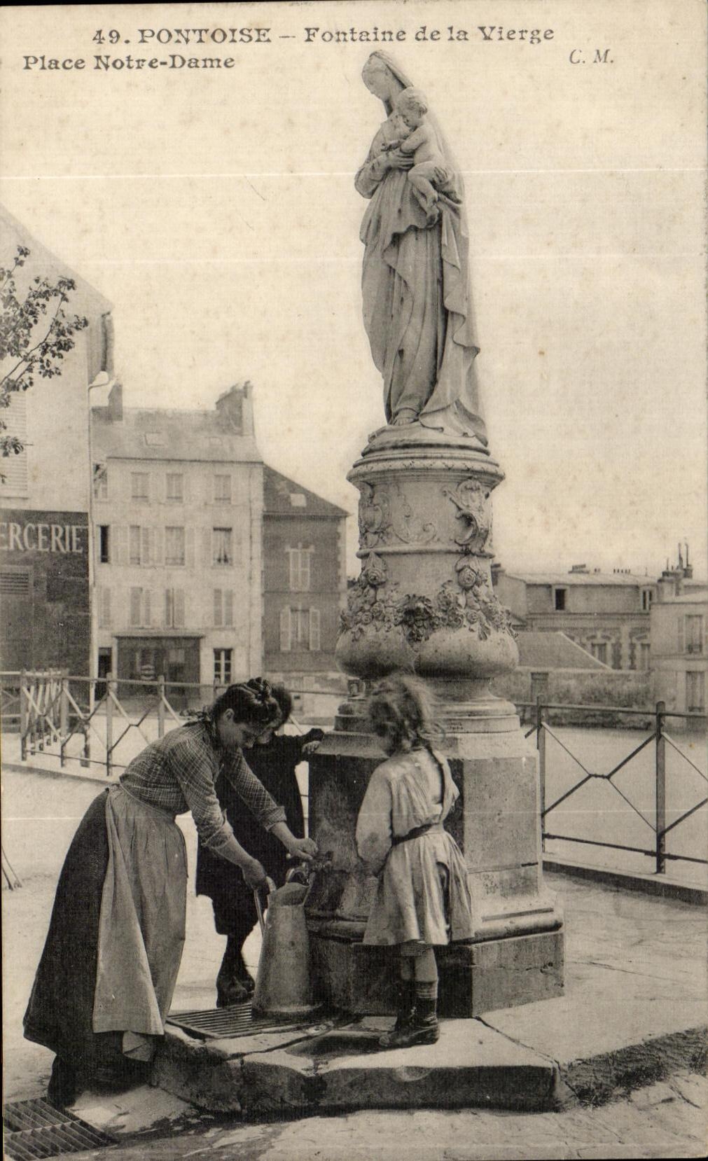 Pontoise — Fontaine de la Vierge, Place Notre-Dame — C.M.