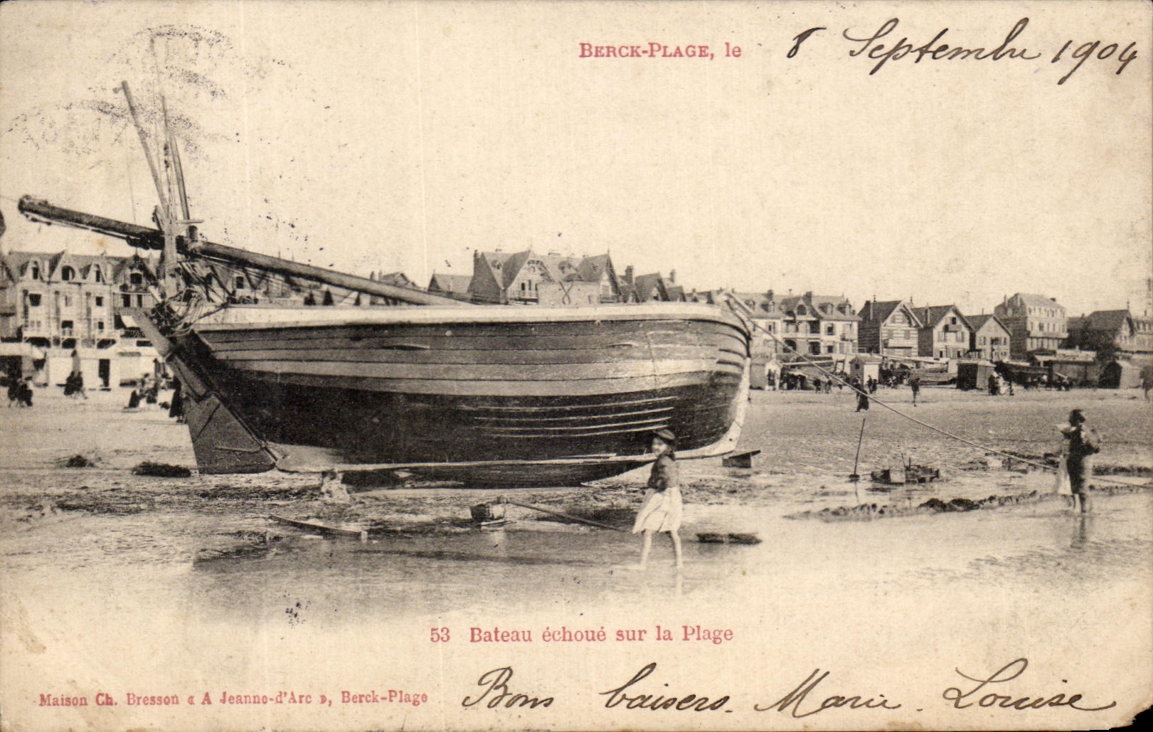 CPA Berck Plage le Bateau echoue sur la Plage