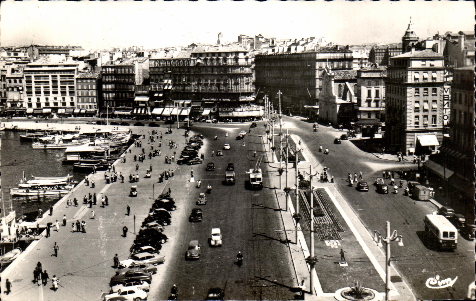 CPA Marseille Vue Generale du Quai des Belges et un coin du Vieux Fort Entree de la Canebiere