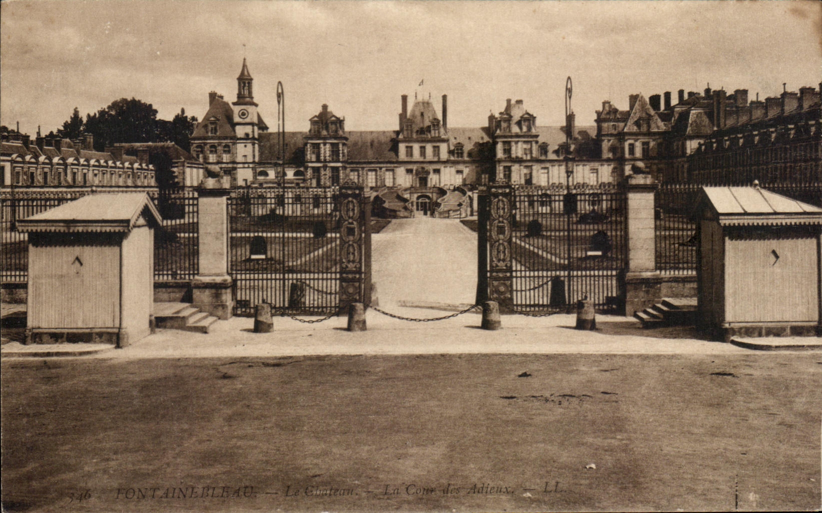 Fontainebleau — El Castillo — La Cour des Adieux — LL — n°346