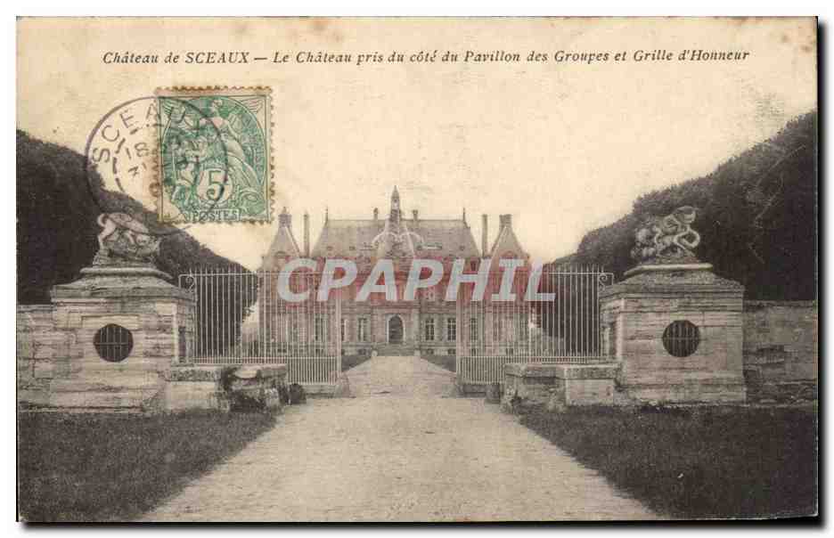 CPA Chateau de Sceaux Le Chateau pris du cote du Pavillon des Groupes et Grille d'Honneur