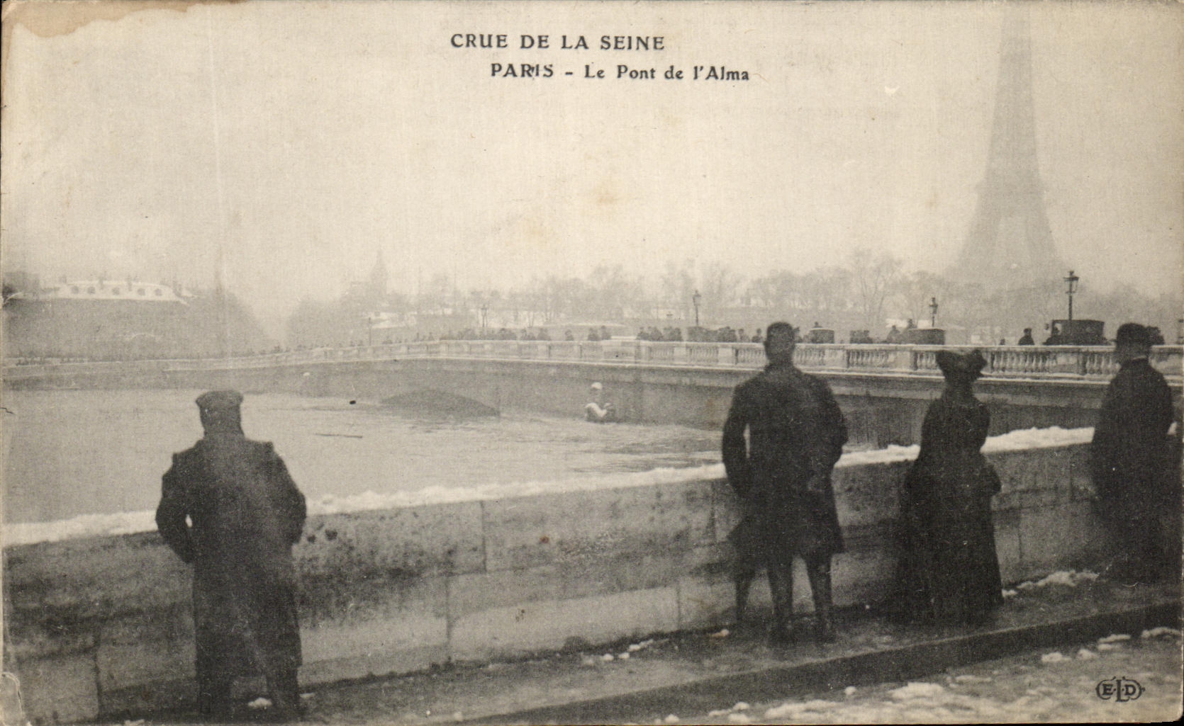 CPA Crue De La Seine Paris Le Pont De l'Alma Inondations Tour Eiffel