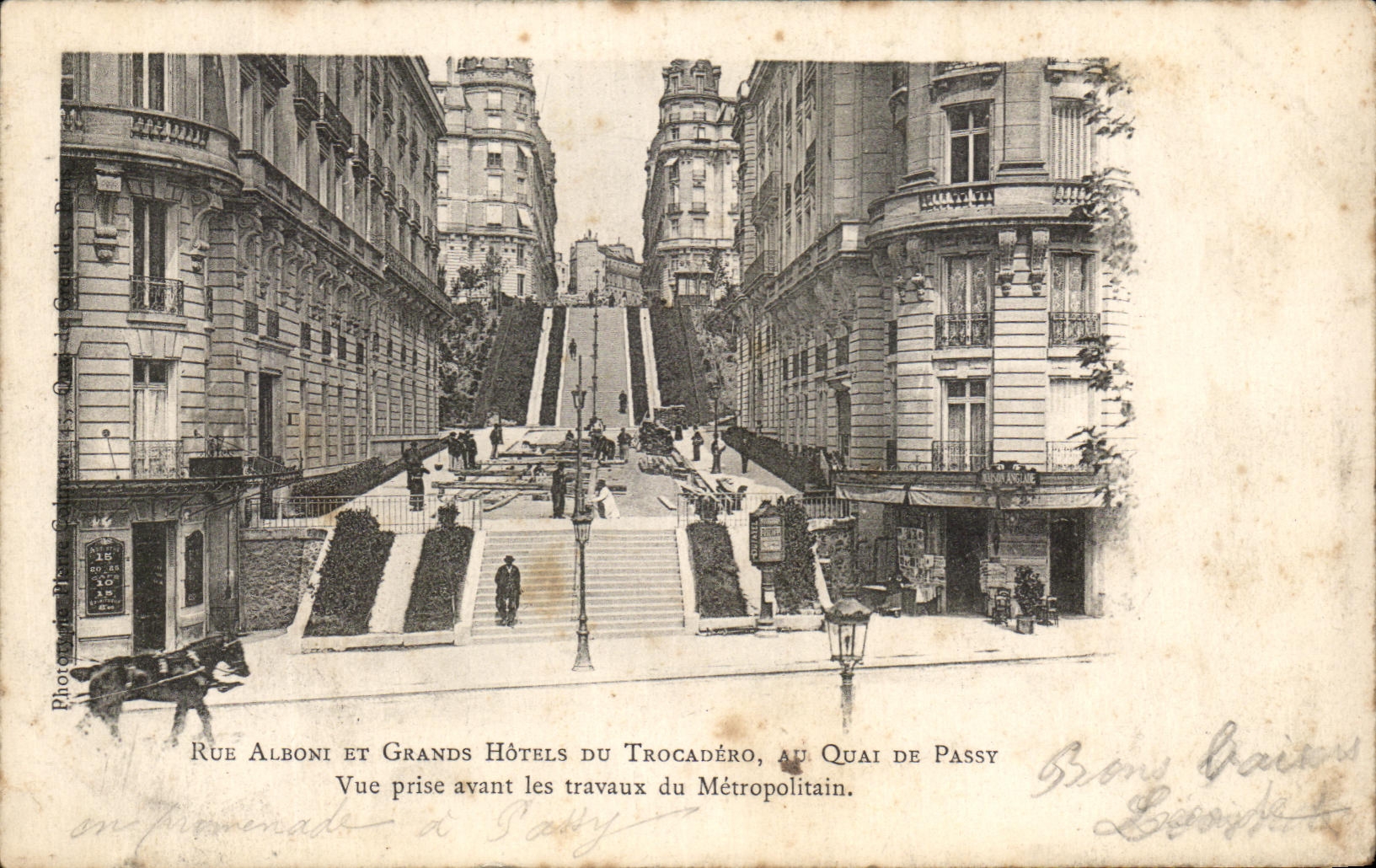 Rue Alboni et Grands Hôtels du Trocadéro, au Quai de Passy — Vue prise avant les travaux du Métropolitain — Phot. Brons Grains