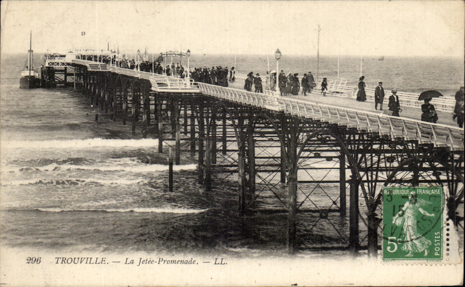 CPA Trouville La Jetee Promenade Bateau